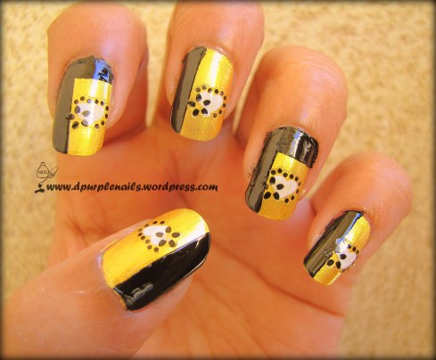 Golden heart nails
